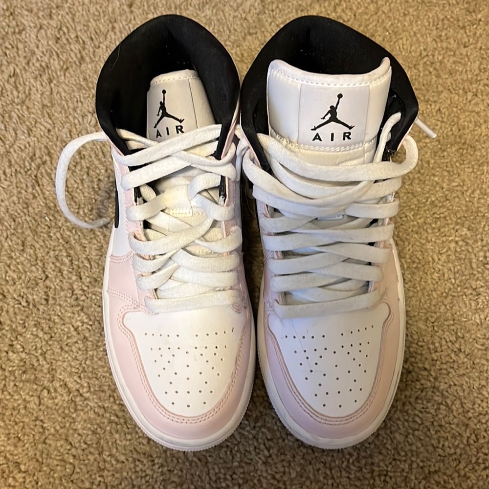 Jordan 1 mids